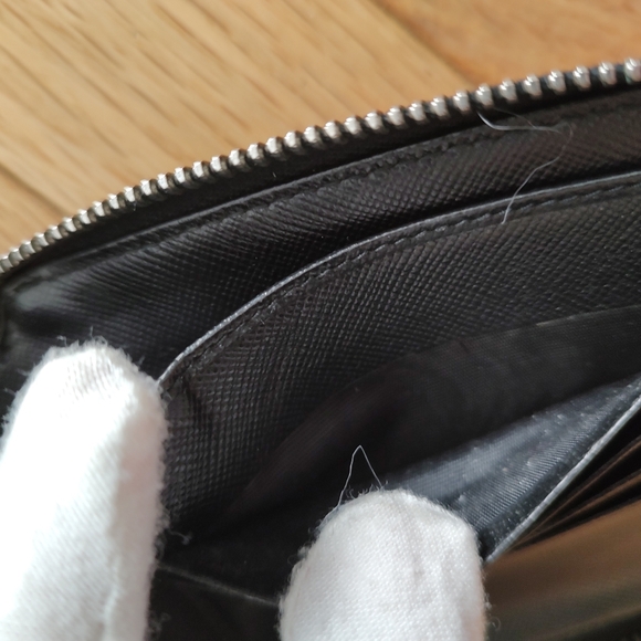Prada leather zippy compact wallet EUC - Picture 14 of 14